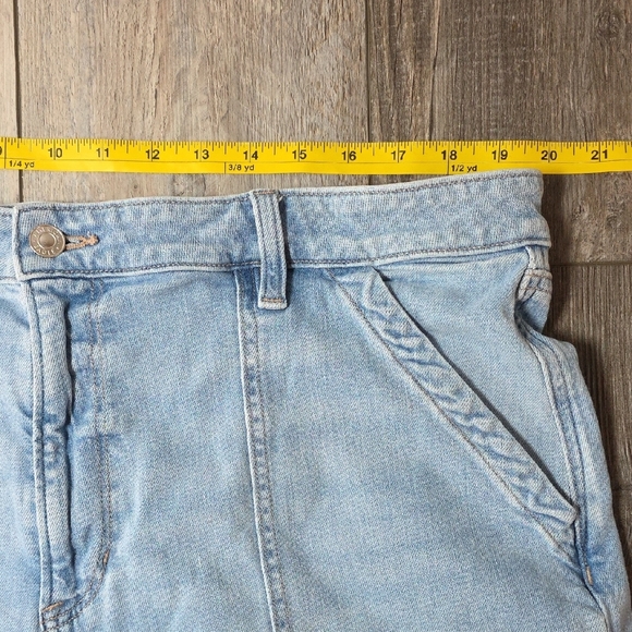 American Eagle | Dreamy Drape Stretch Super High-Waisted Baggy Wide-Leg Jeans - Picture 4 of 9